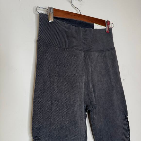 Offline by Aerie Macrame Leggings Gray NWT Size Medium Seamless High Waist - Picture 10 of 10